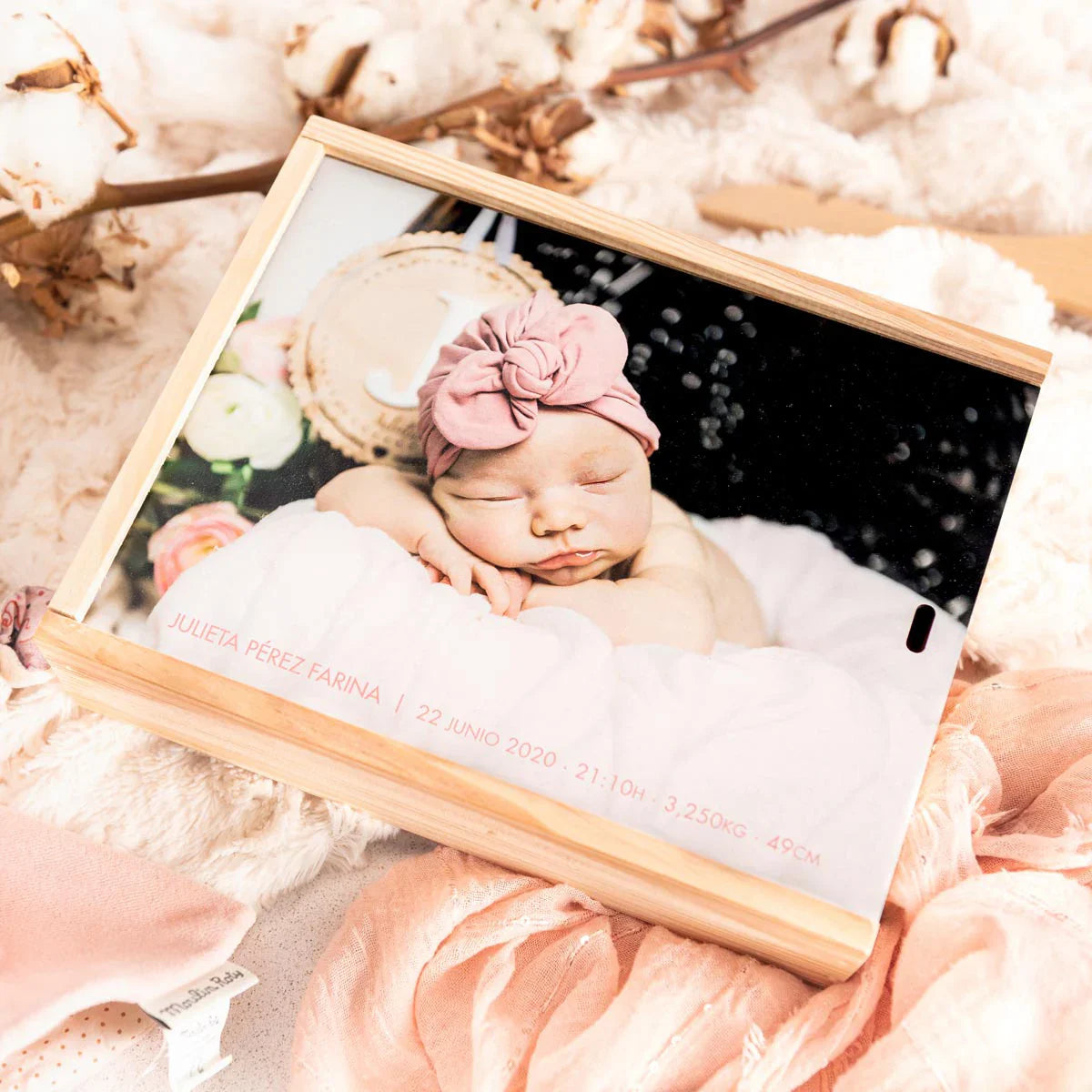 Birth box with photo in wood