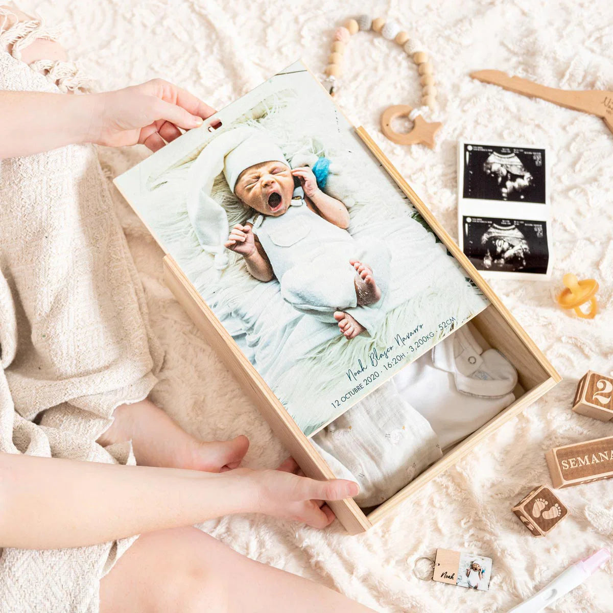 Birth box with photo in wood